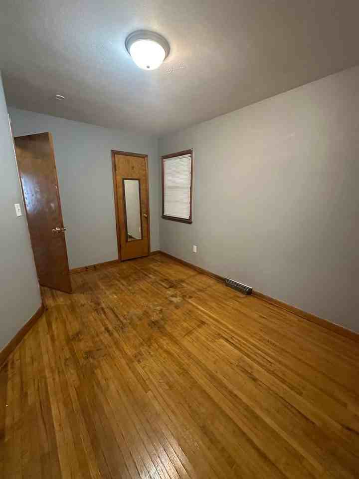302 Sherman Ave - Photo 7 of 17