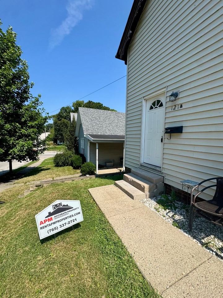121 Asher St - Photo 3 of 3