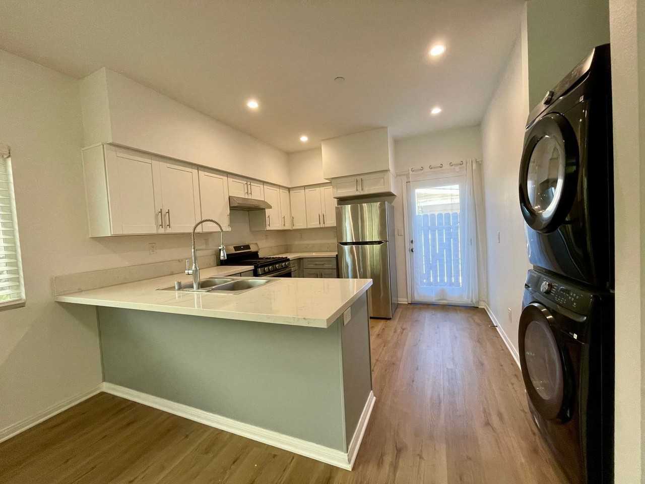130 E Washington Ave - Photo 6 of 18