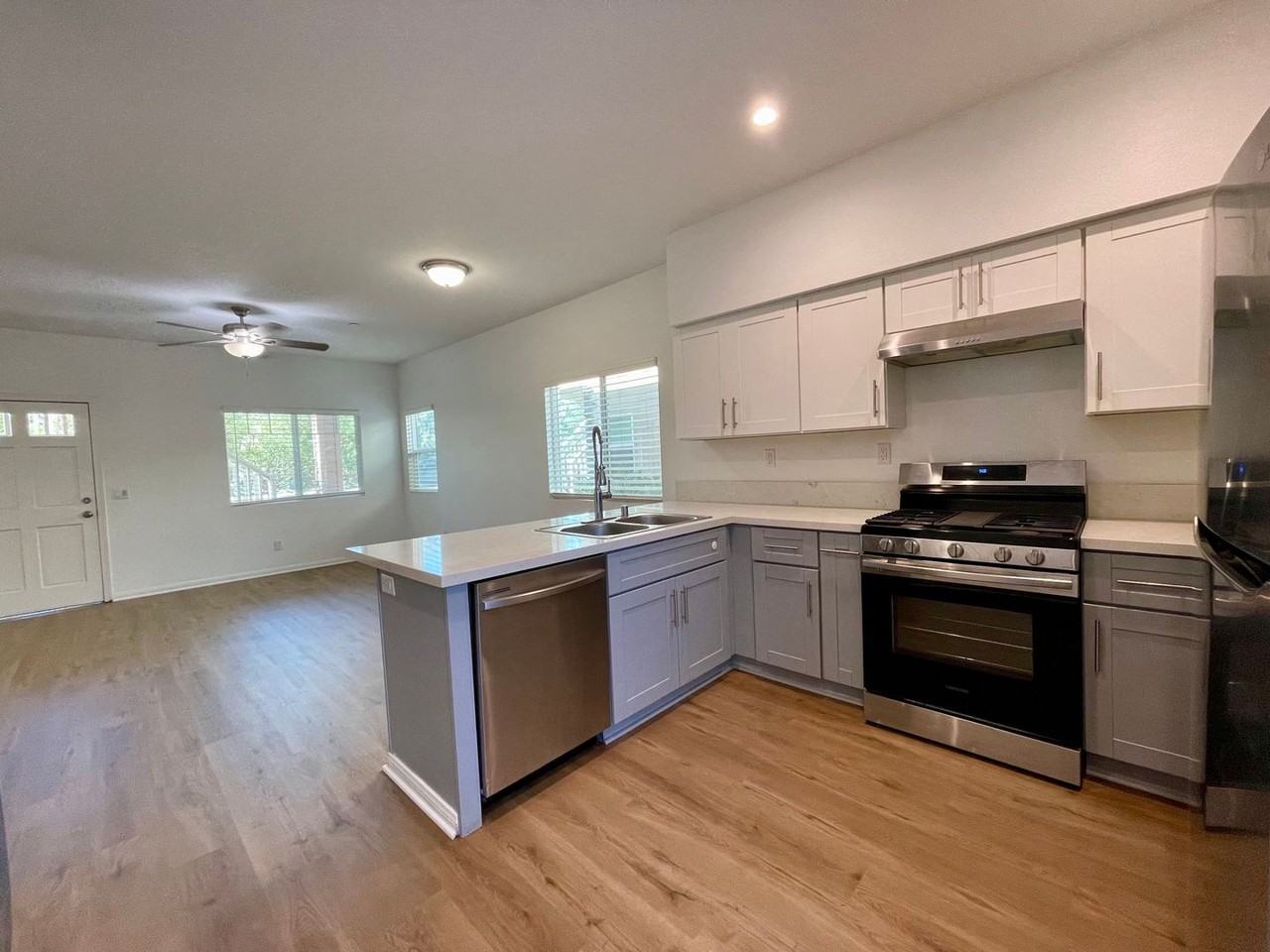 130 E Washington Ave - Photo 7 of 18