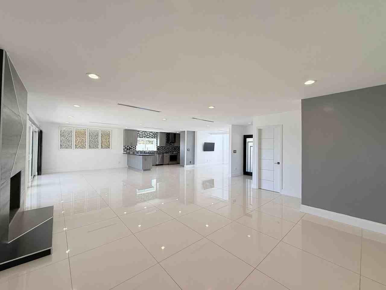 9354 Glory Ave - Photo 5 of 50