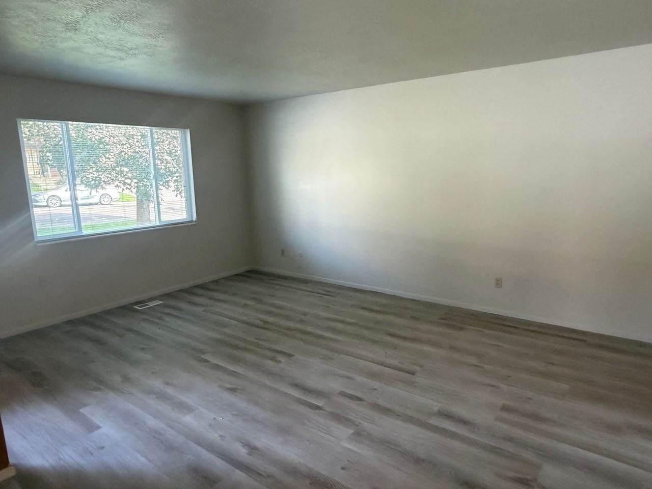 2587 N 550 E - Photo 3 of 12