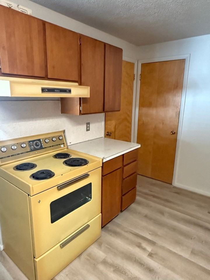 2587 N 550 E - Photo 5 of 12
