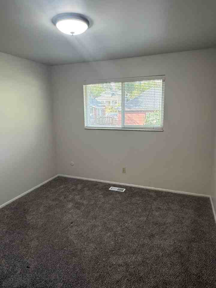 2587 N 550 E - Photo 7 of 12