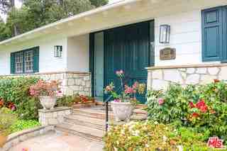 1079 Marilyn Dr - Photo 4 of 7