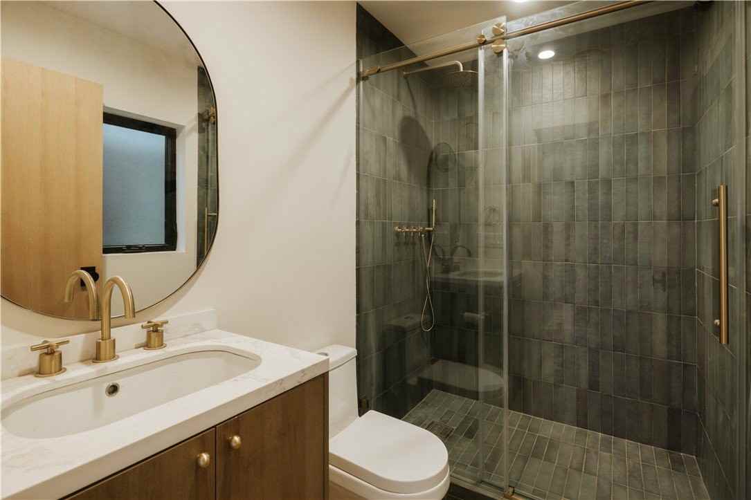 1249 Seward St - Photo 5 of 7