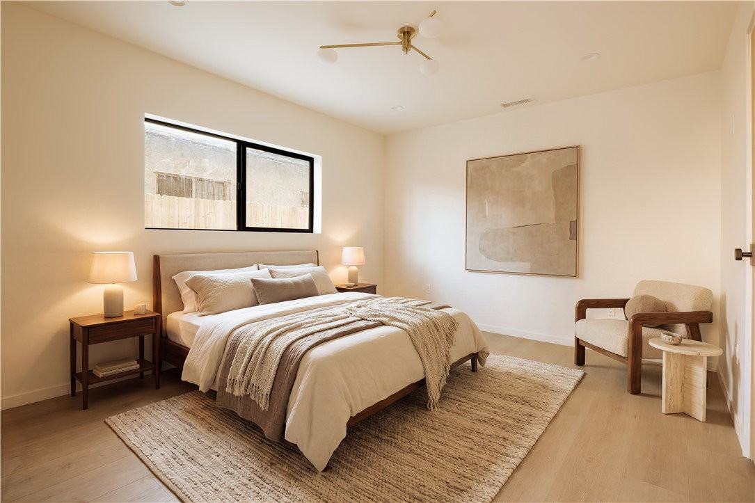 1249 Seward St - Photo 6 of 7