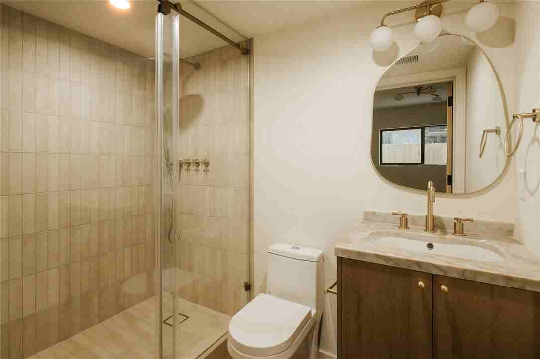 1249 Seward St - Photo 7 of 7