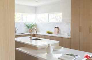6541 De Longpre Ave #1-2 - Photo 6 of 8