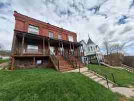 featured image of 529 W 4th St #2