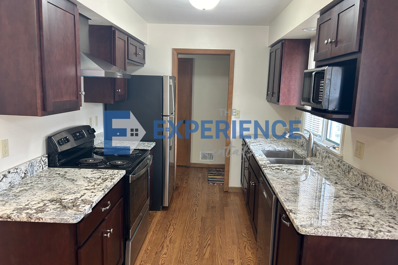 1208 E 30th St - Photo 4 of 18