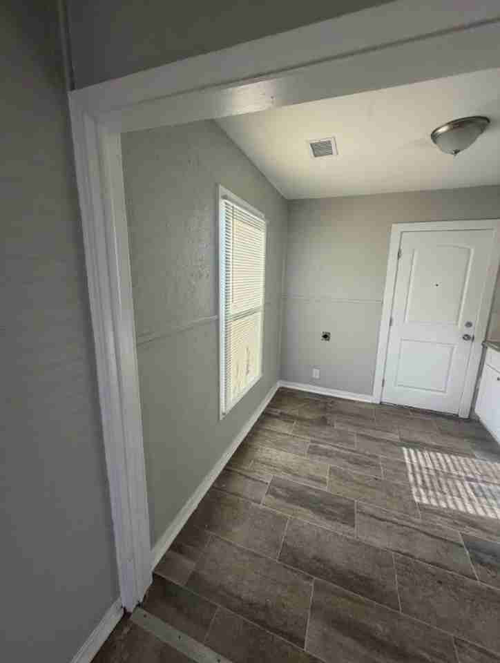 5408 Como Dr - Photo 4 of 24