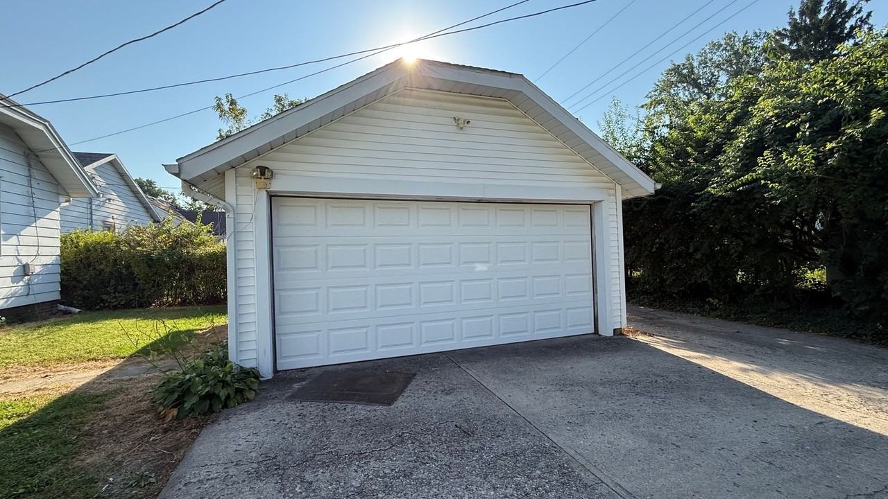 1417 W Gilbert St - Photo 3 of 10
