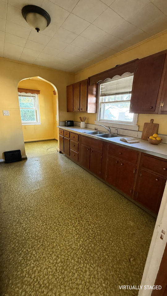 1417 W Gilbert St - Photo 6 of 10