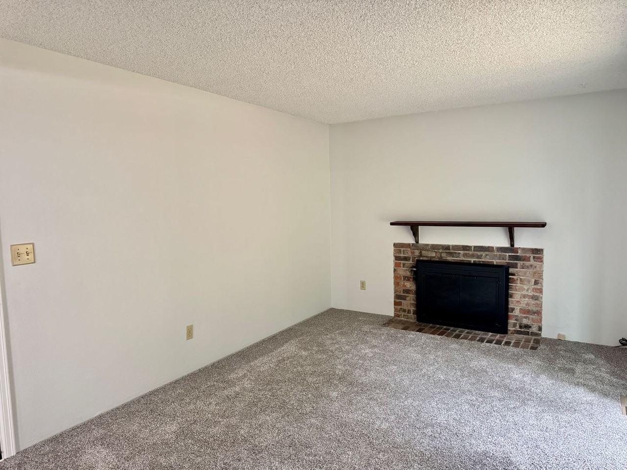 13617 Se Fairwood Blvd - Photo 2 of 13