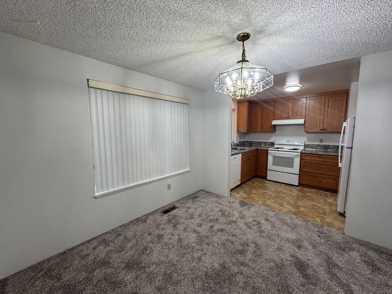 13617 Se Fairwood Blvd - Photo 5 of 13