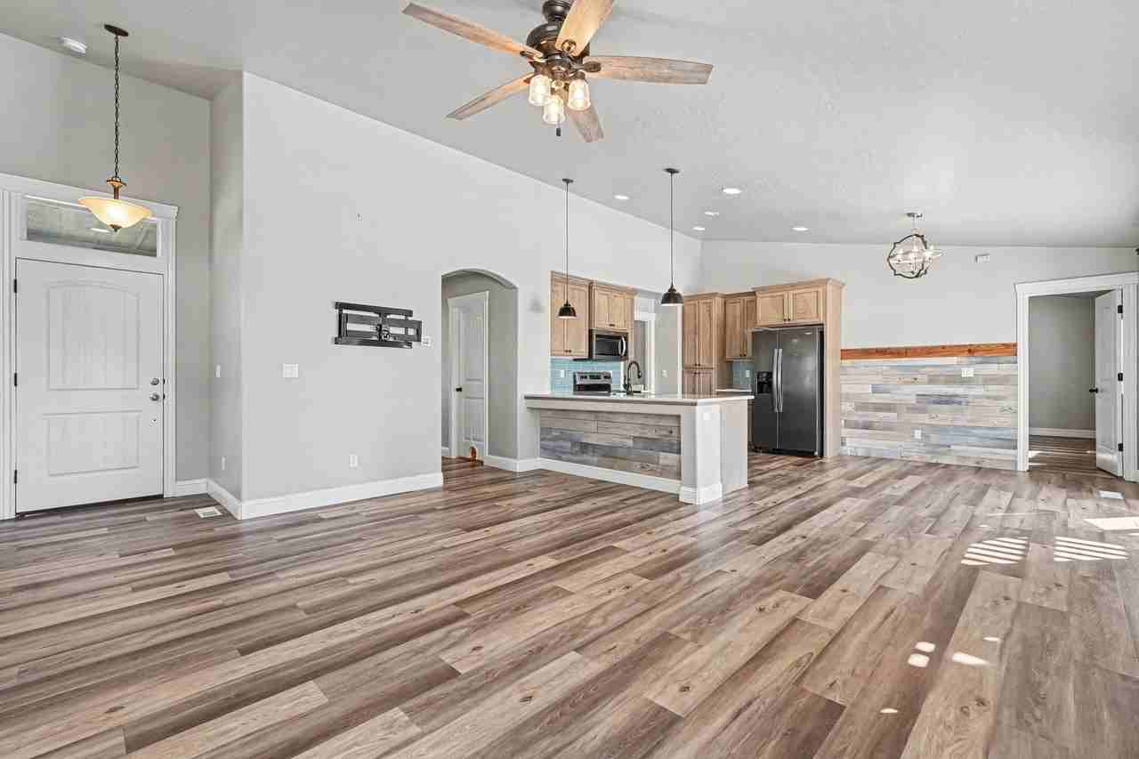 1273 E Timber Trail Dr #1 - Photo 7 of 30