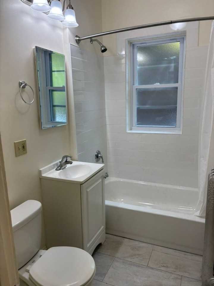 3506 N Wolcott Ave - Photo 5 of 11