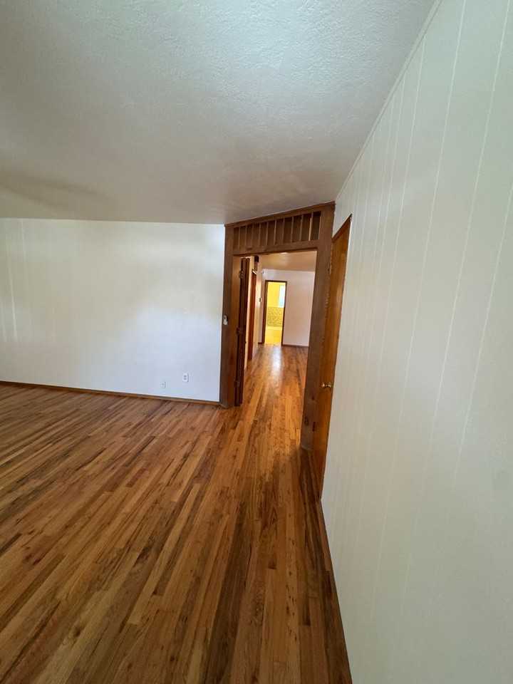 Tamarack 1100/1102 - Photo 3 of 22