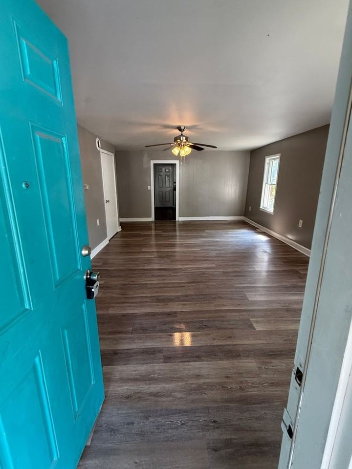 1910 N Lyon Avenue - Photo 2 of 16