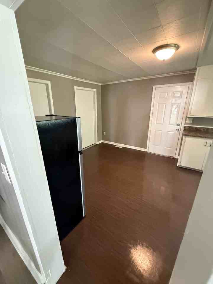 1910 N Lyon Avenue - Photo 3 of 16