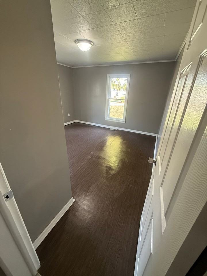 1910 N Lyon Avenue - Photo 6 of 16