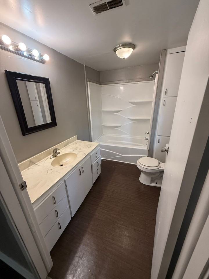 1910 N Lyon Avenue - Photo 7 of 16