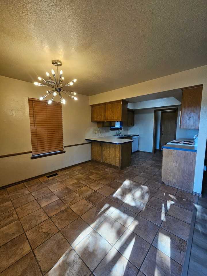 1204 Burkshire Ter - Photo 5 of 18
