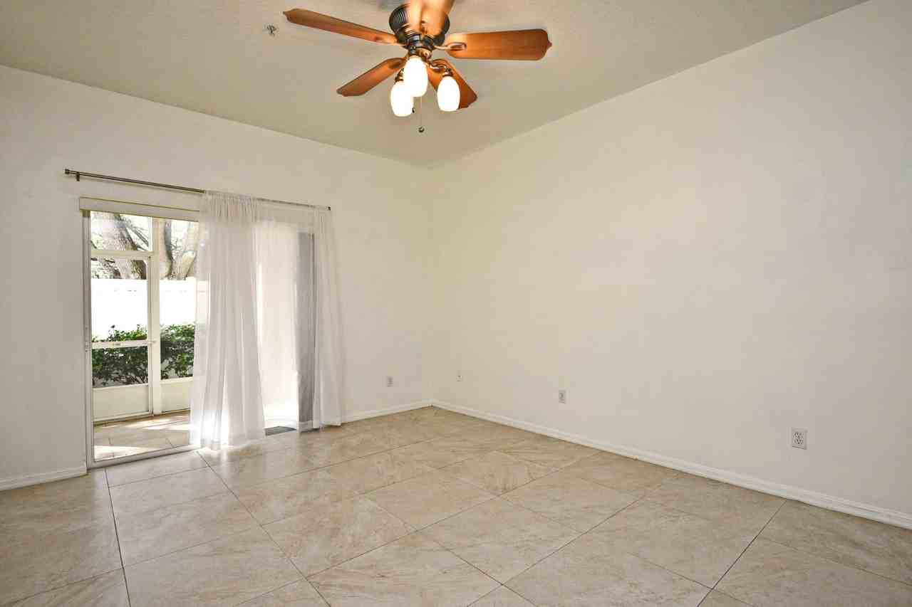 692 Seabrook Ct #102 - Photo 5 of 35