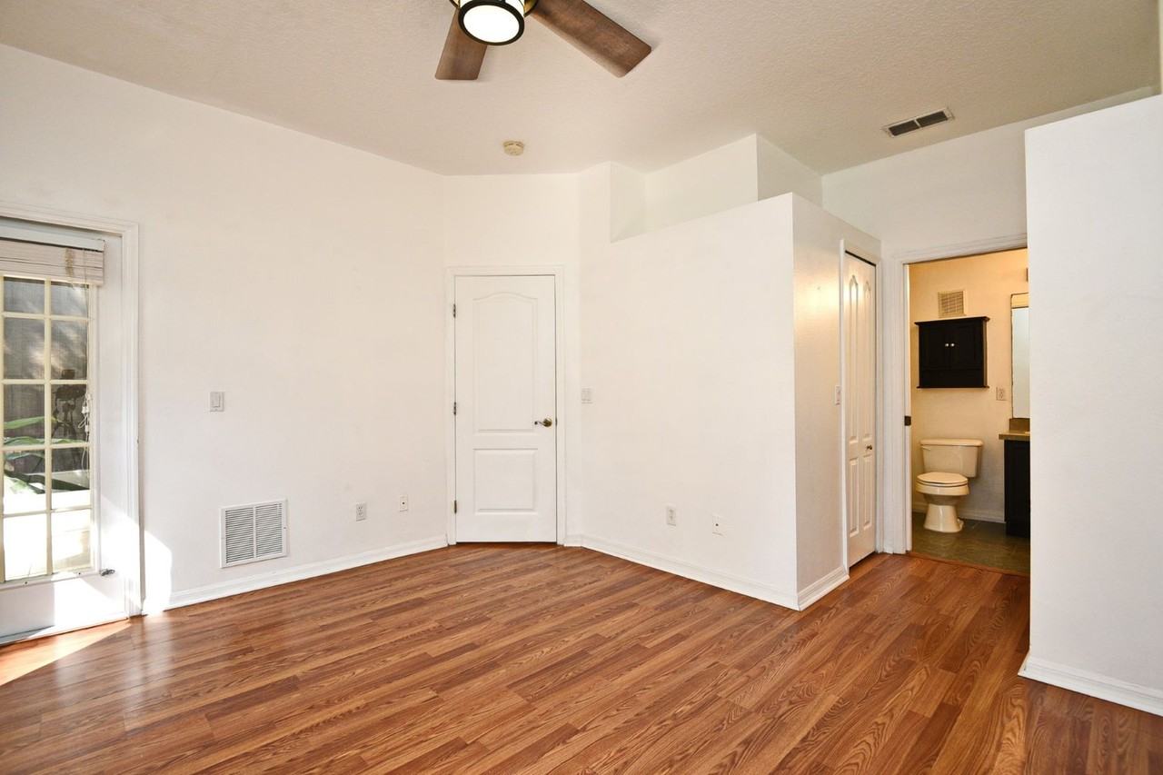 692 Seabrook Ct #102 - Photo 7 of 35