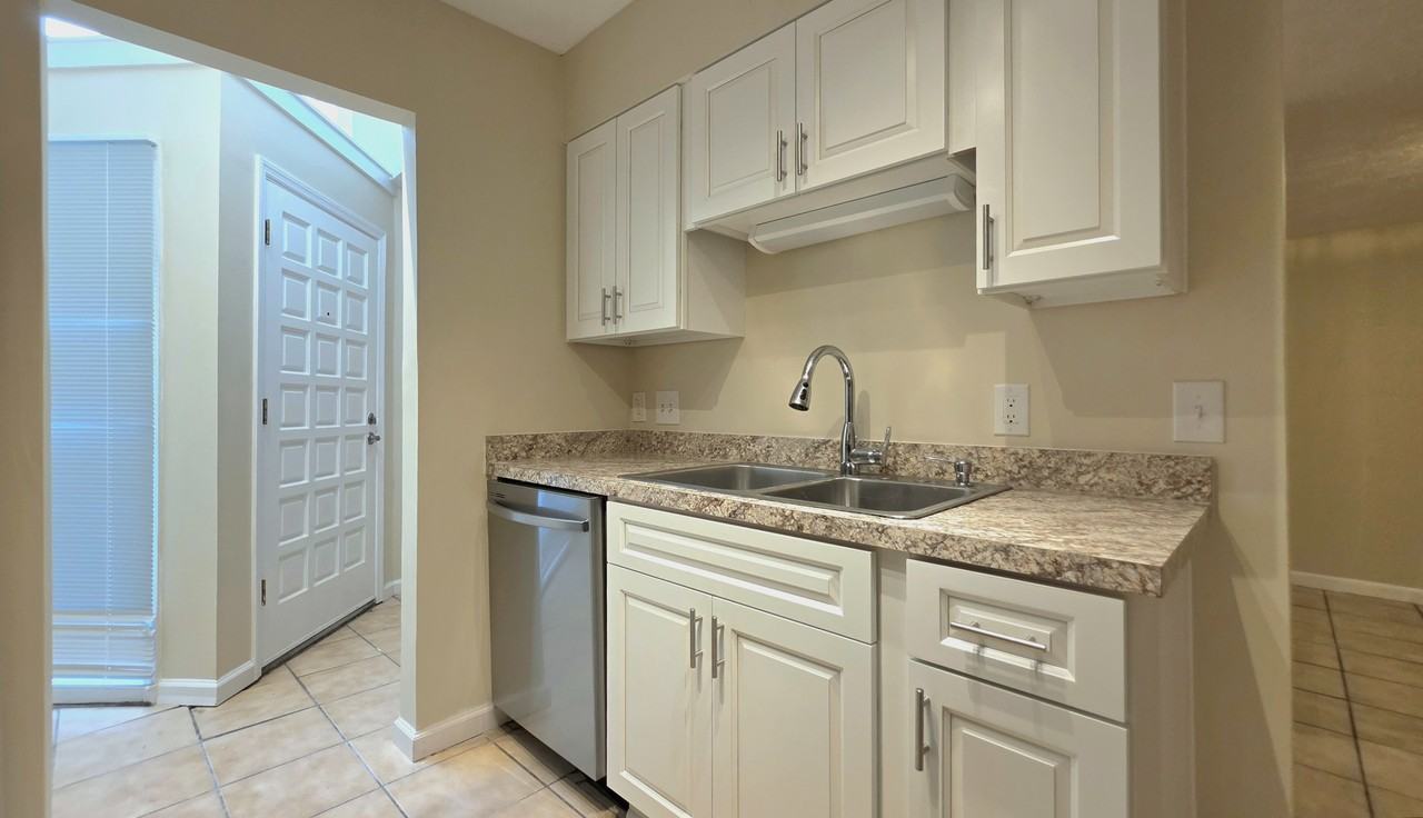 310 74th Ave N #11 - Photo 2 of 28