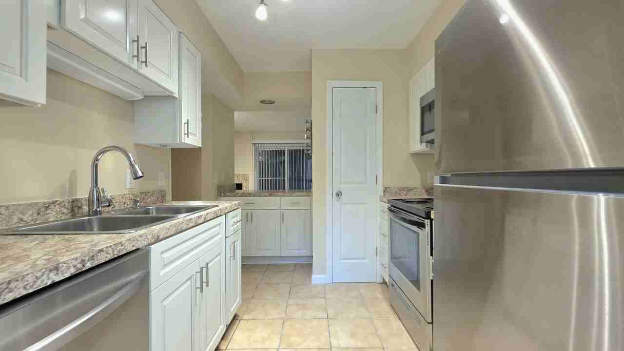 310 74th Ave N #11 - Photo 4 of 28