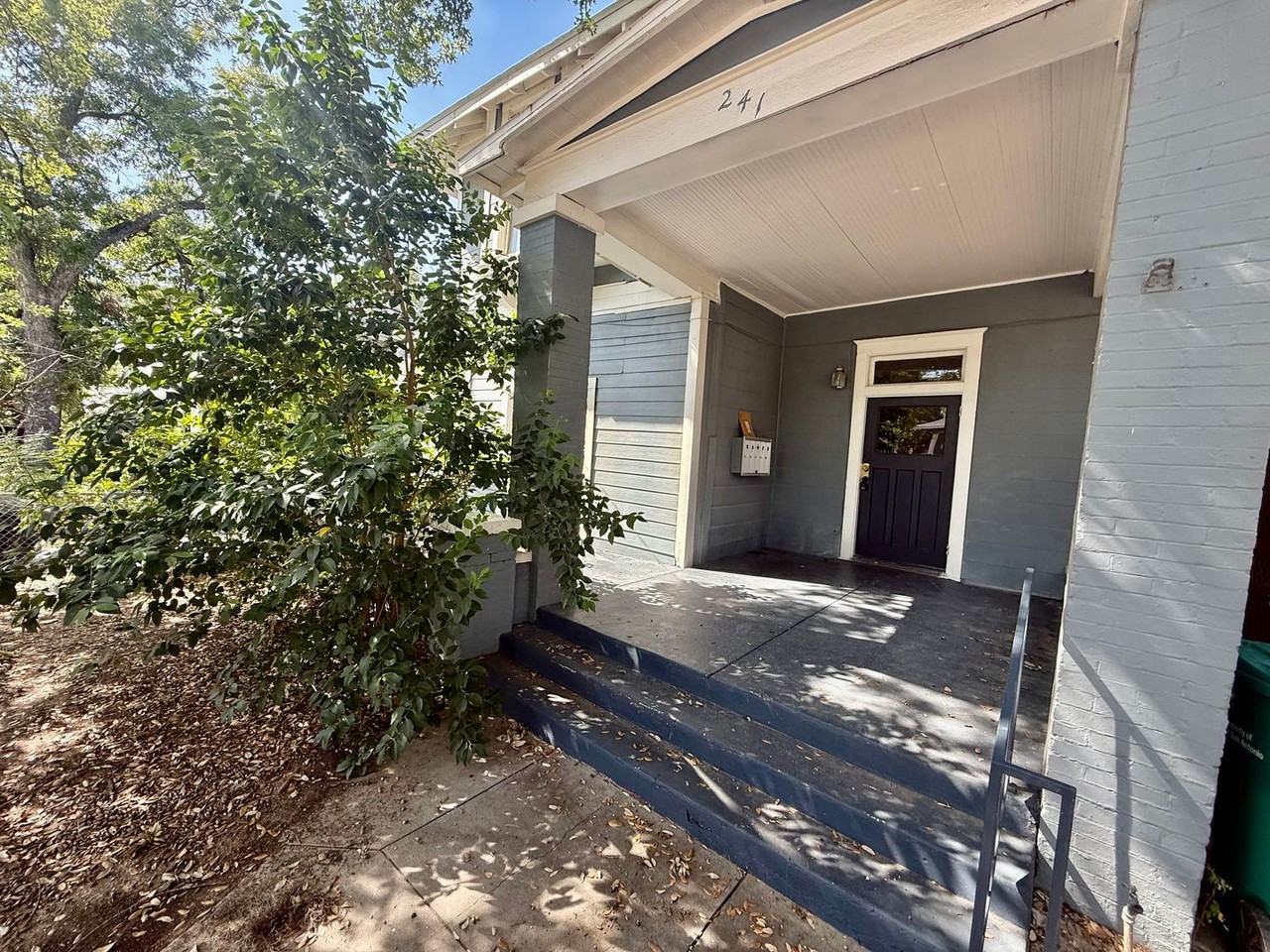 241 Post Ave - Photo 3 of 15