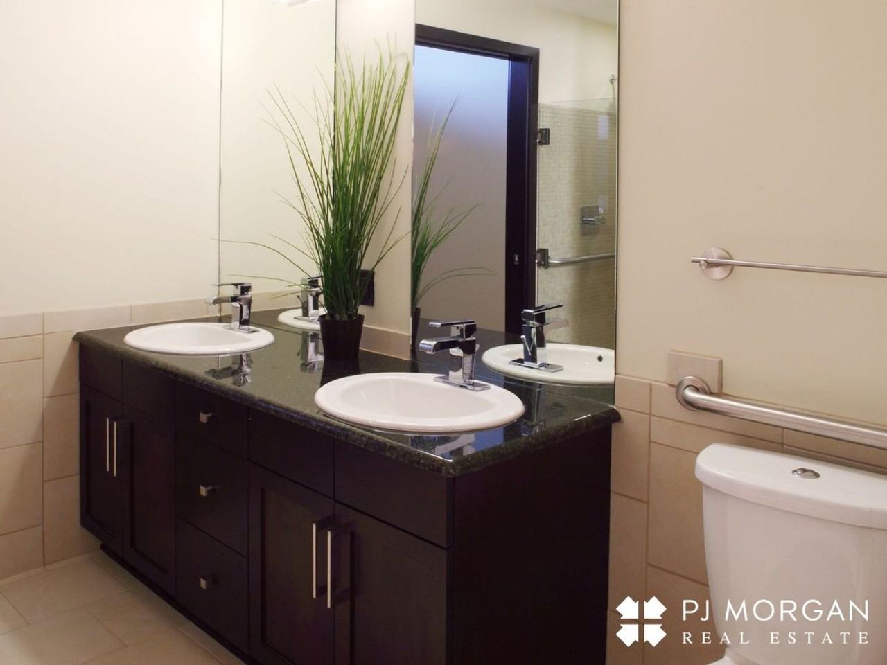 The Residence at Old Marketplace - Photo 6 of 25