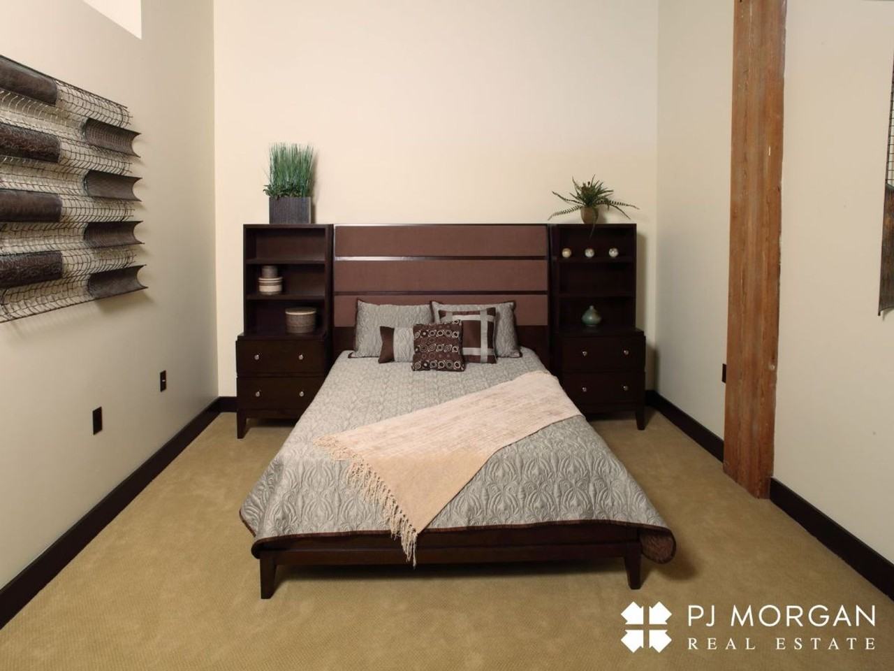 The Residence at Old Marketplace - Photo 7 of 25
