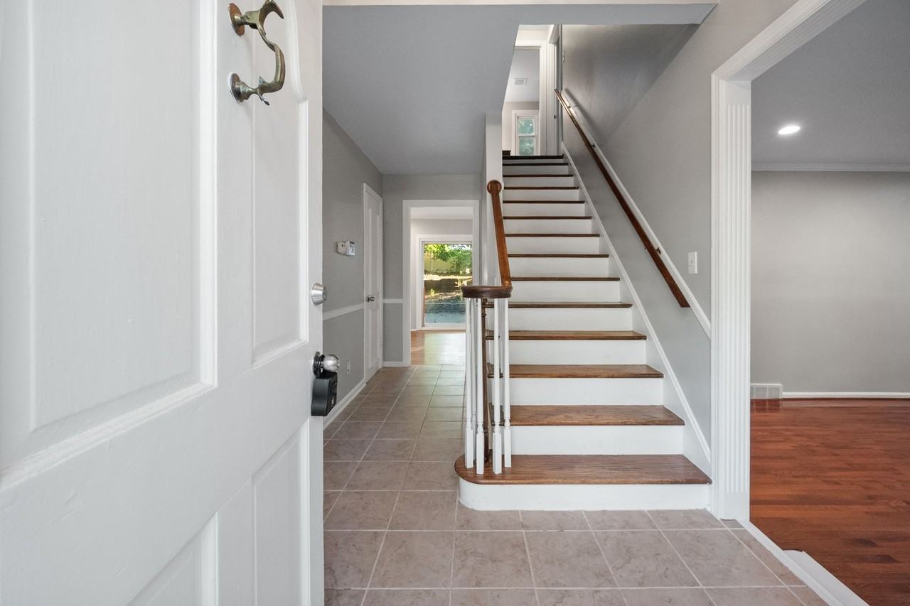 3405 Hillvale Rd - Photo 4 of 30
