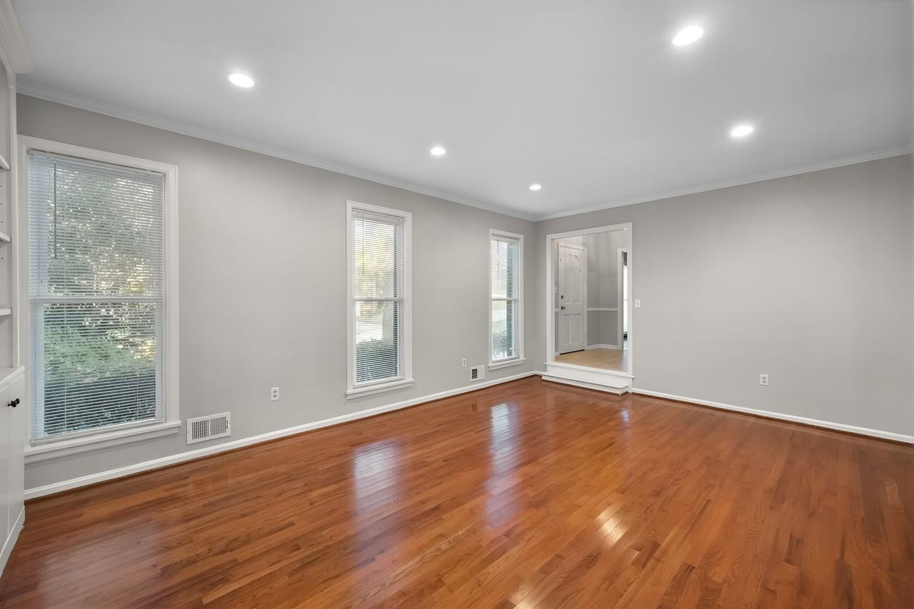3405 Hillvale Rd - Photo 7 of 30