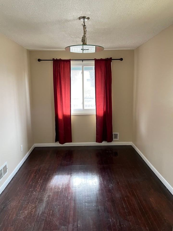 1126 Wedgewood Rd - Photo 4 of 19