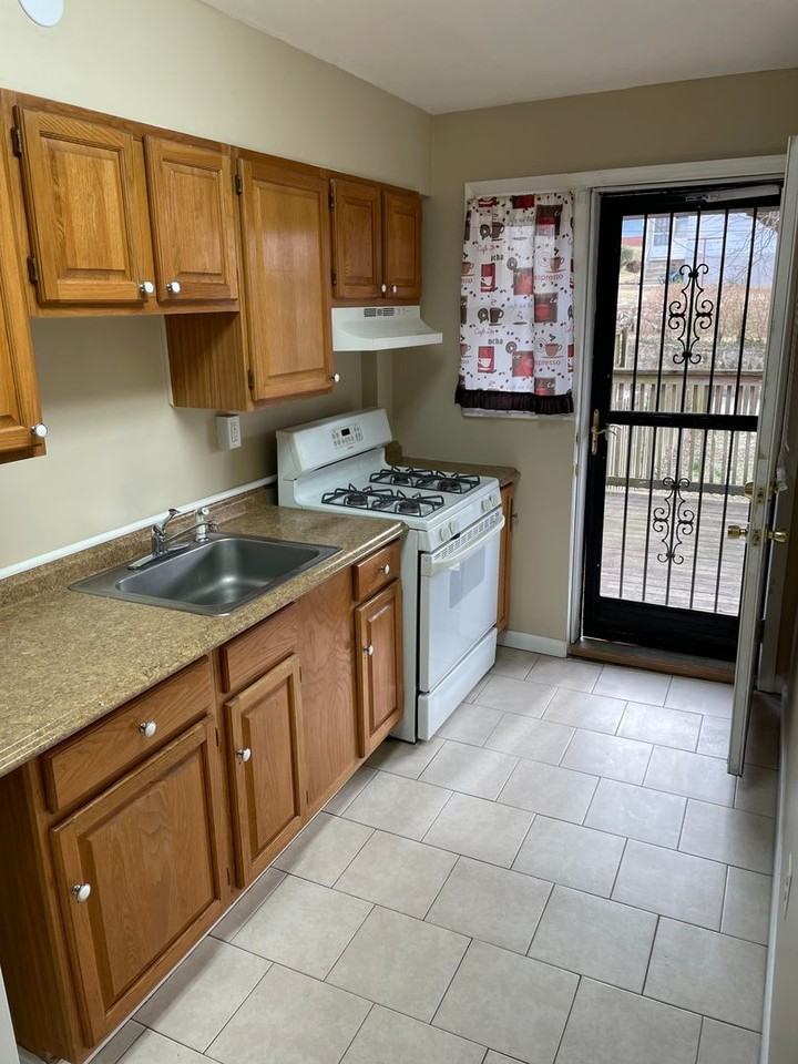 1126 Wedgewood Rd - Photo 5 of 19