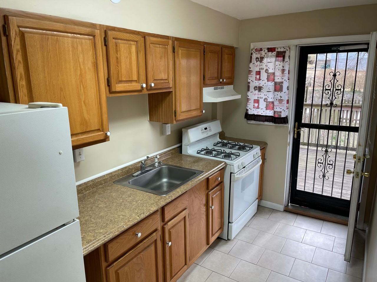 1126 Wedgewood Rd - Photo 6 of 19