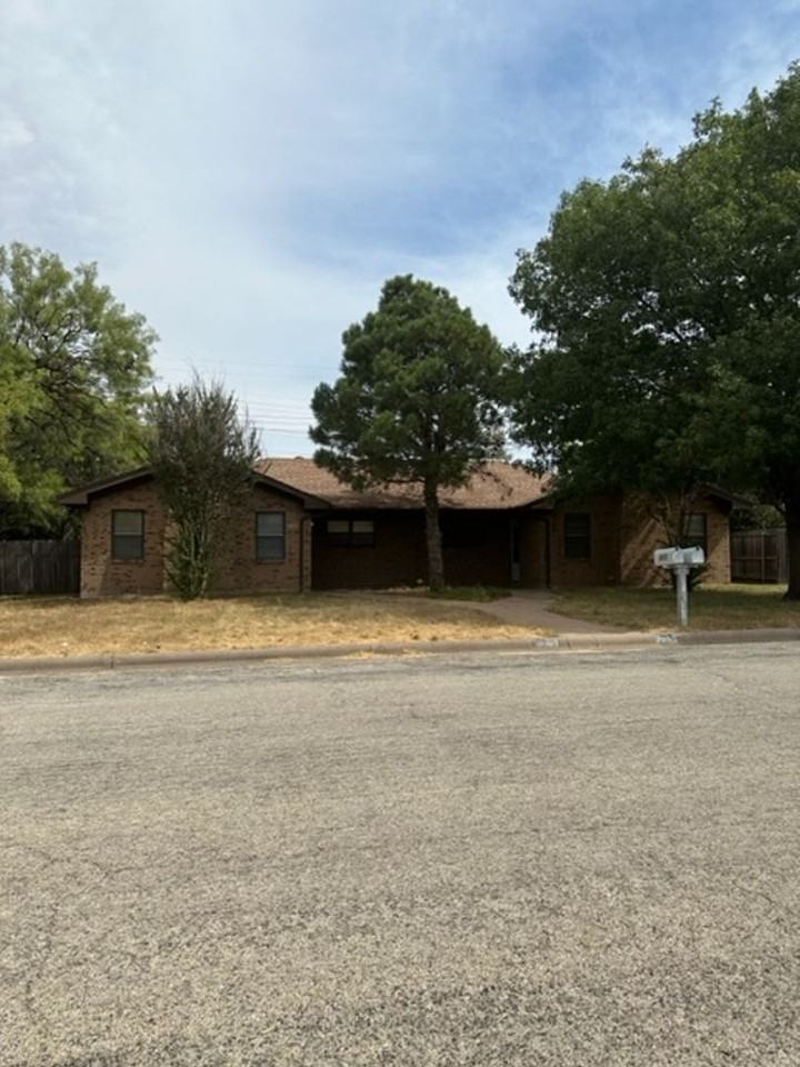 810 Vista Ln - Photo 2 of 15