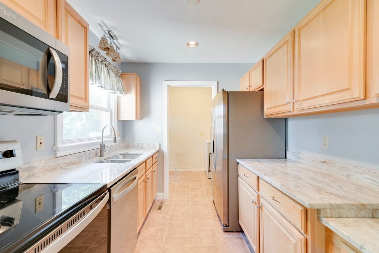 8406 Holly Hill Rd - Photo 5 of 19