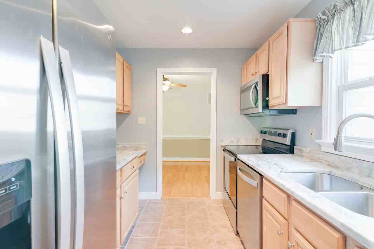 8406 Holly Hill Rd - Photo 6 of 19