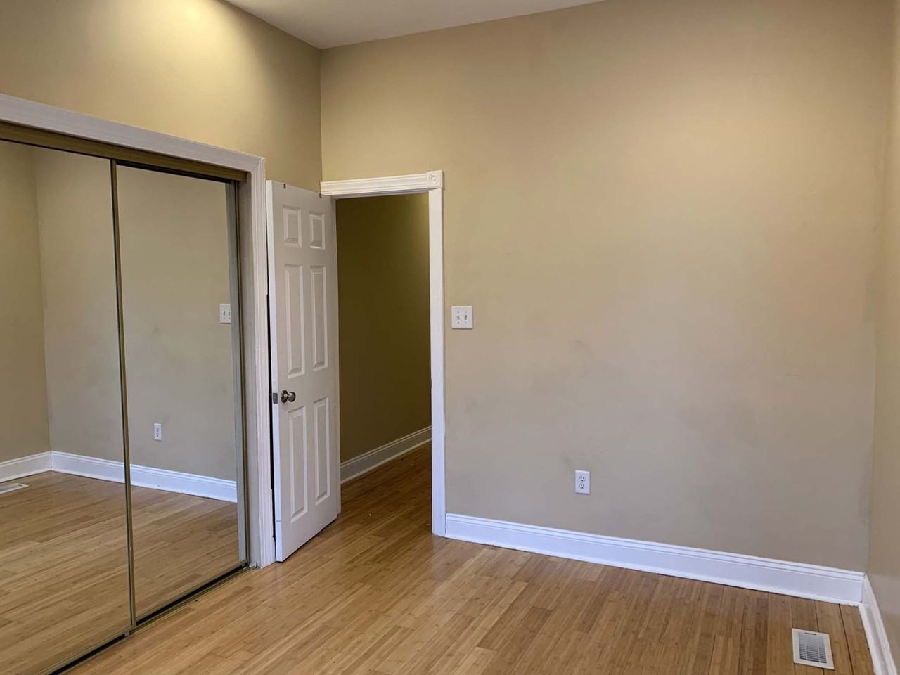 1545 N Newkirk St - Photo 4 of 37