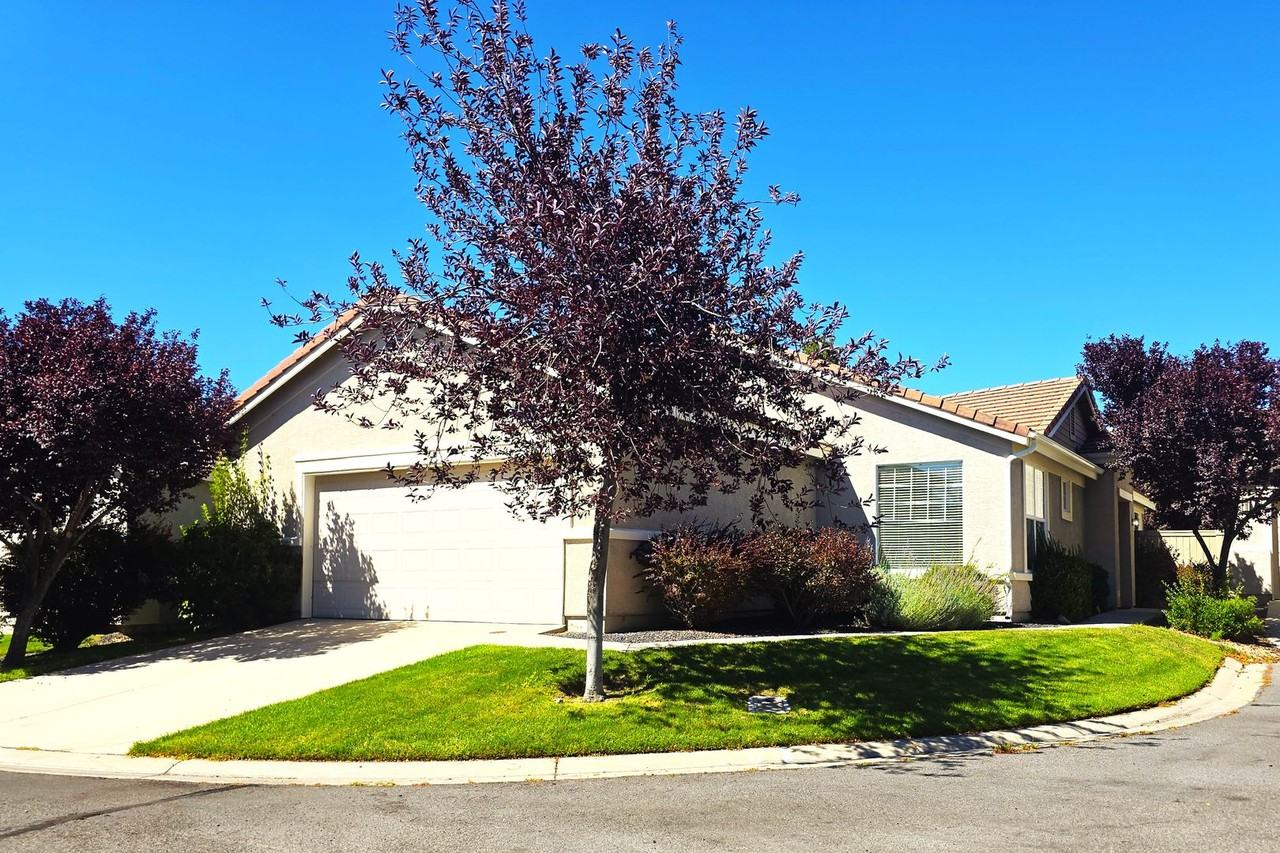 10510 Iron Point Cir - Photo 2 of 27