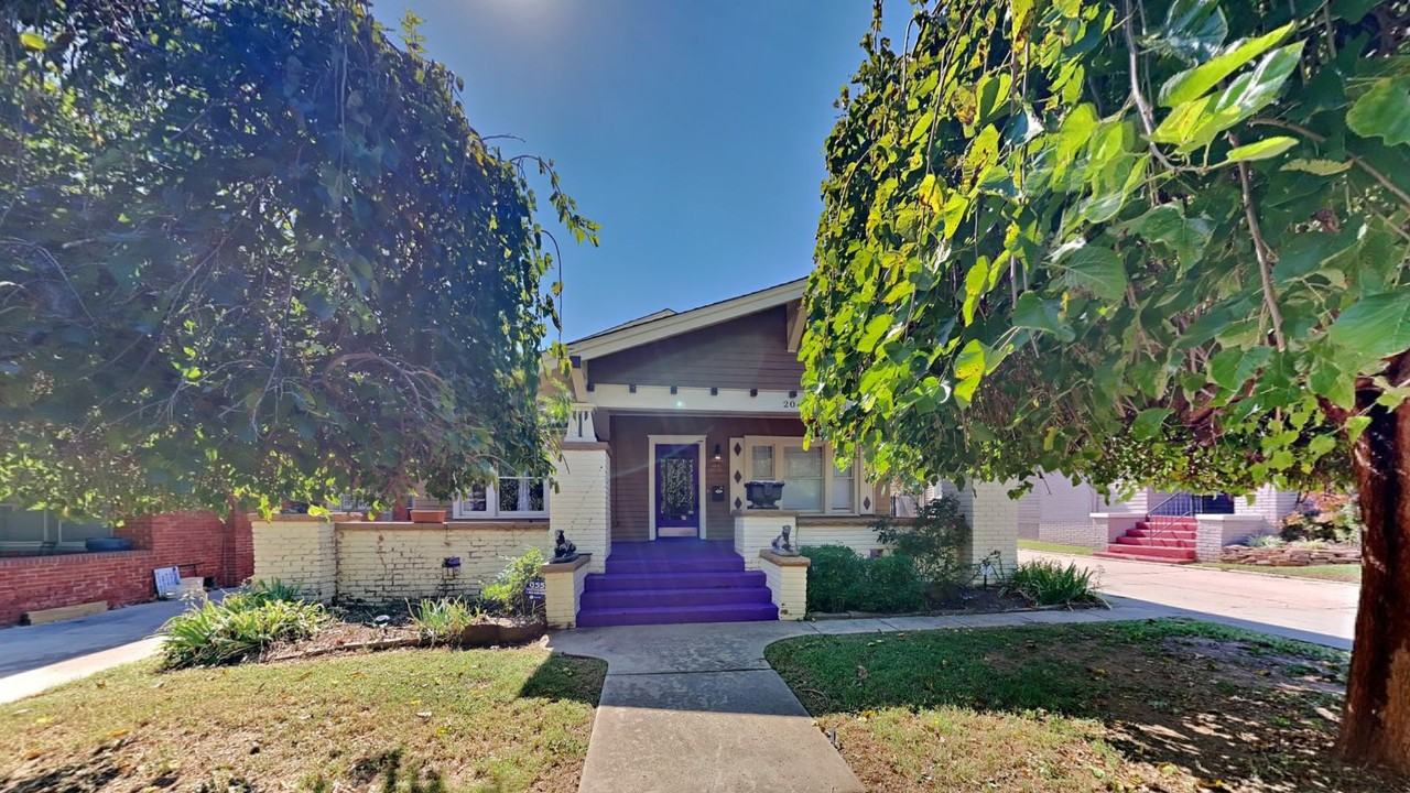 204 Nw 22nd St - Photo 4 of 24