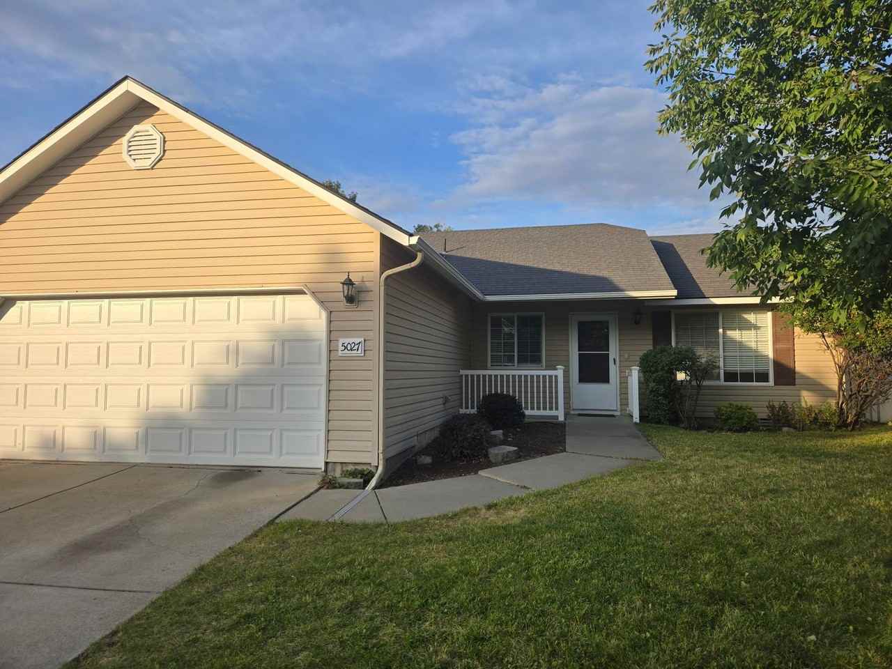 5027 W Lemonwood Ln - Photo 2 of 18