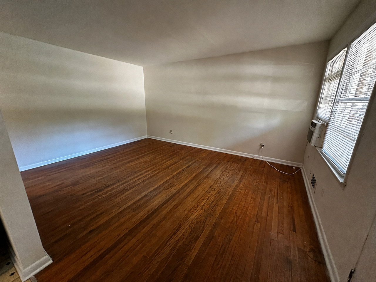 353 Morton Ave - Photo 4 of 10