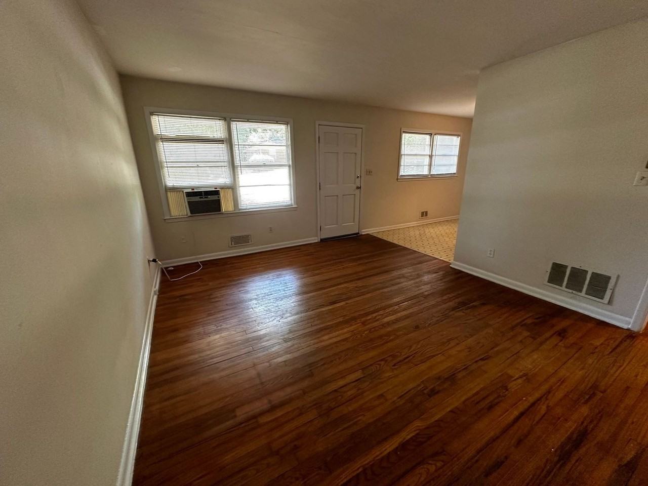 353 Morton Ave - Photo 5 of 10