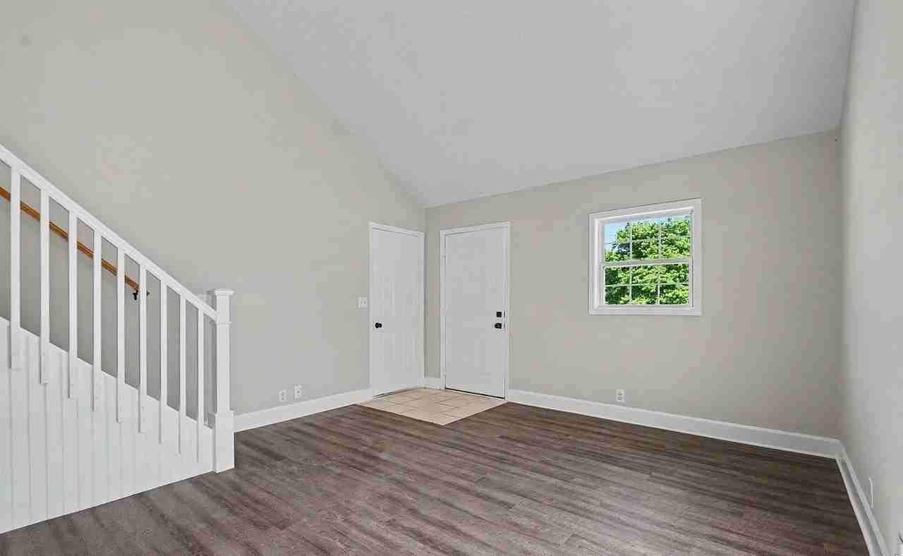 2527 Morningside Dr - Photo 2 of 22